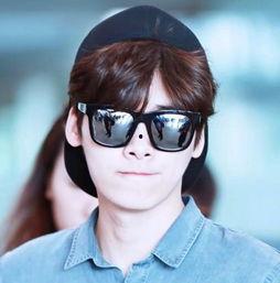 戴墨镜的明星是,戴墨镜的明星风采瞬间